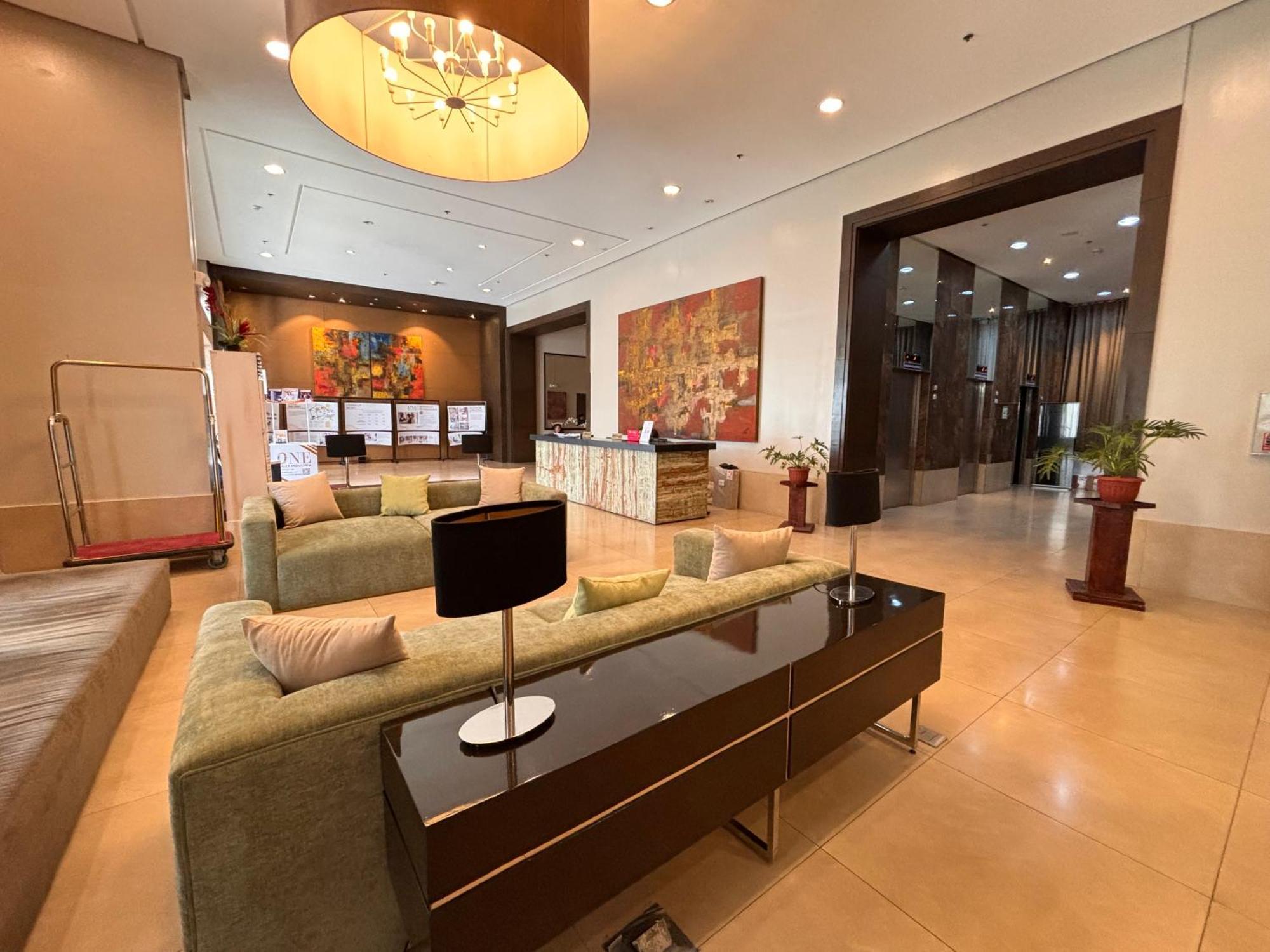 La Amore Place Pasig City Extérieur photo